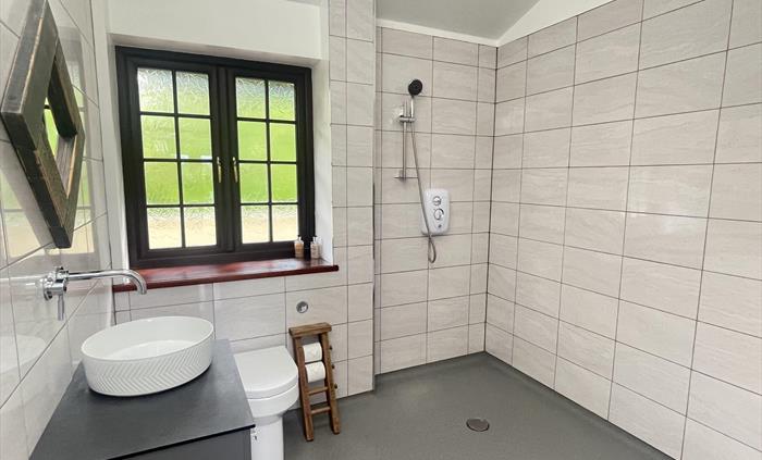 Large wetroom which is disable friendly.
